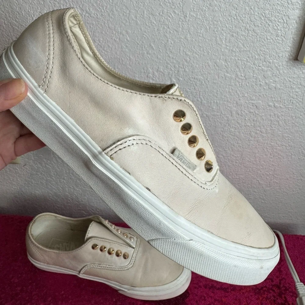 VANS 🌟 Authentic Gore Studs Leather Low Top (Size 8.5 Men’s, Size 10 Women’s)